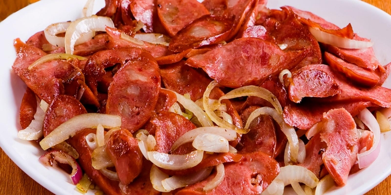 Calabresa Acebolada